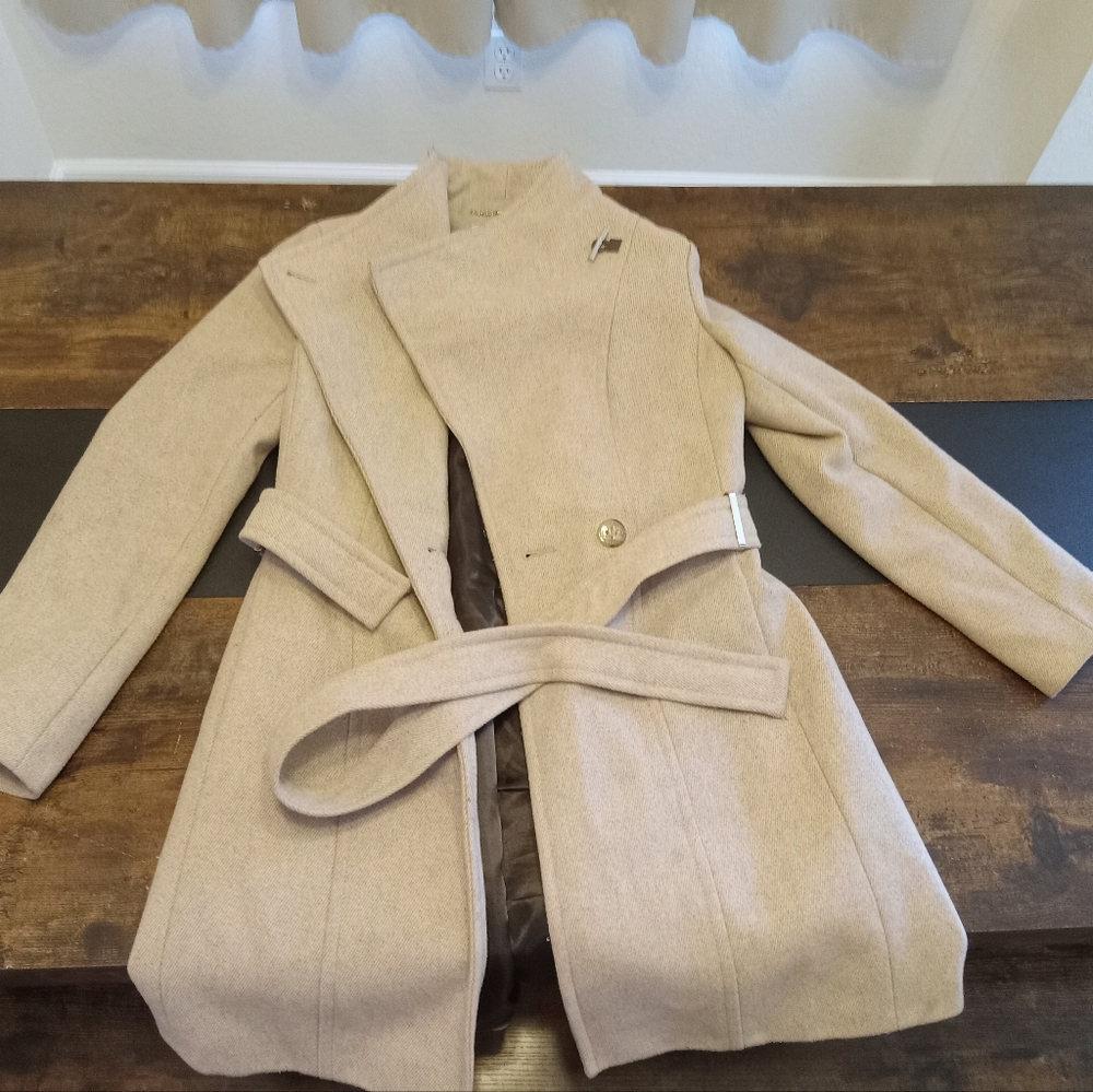 Elegant Beige Women's Coat